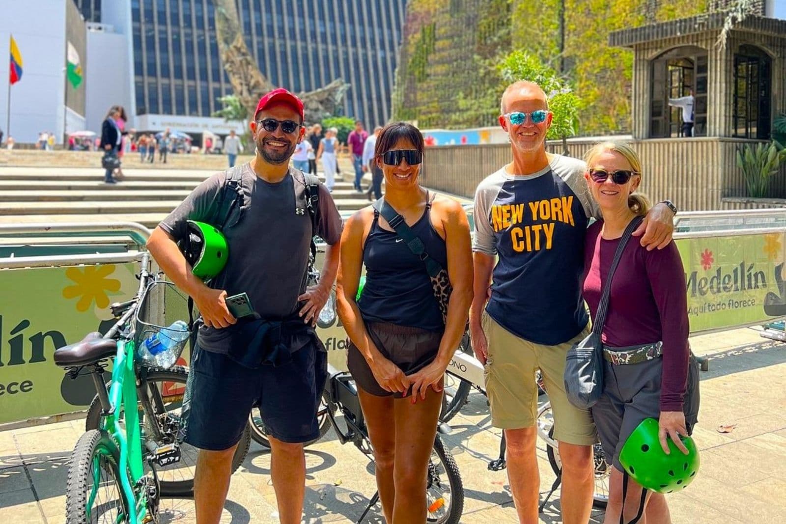 Medellín Bike City Tour with Coffee & Snack — miniatura 3