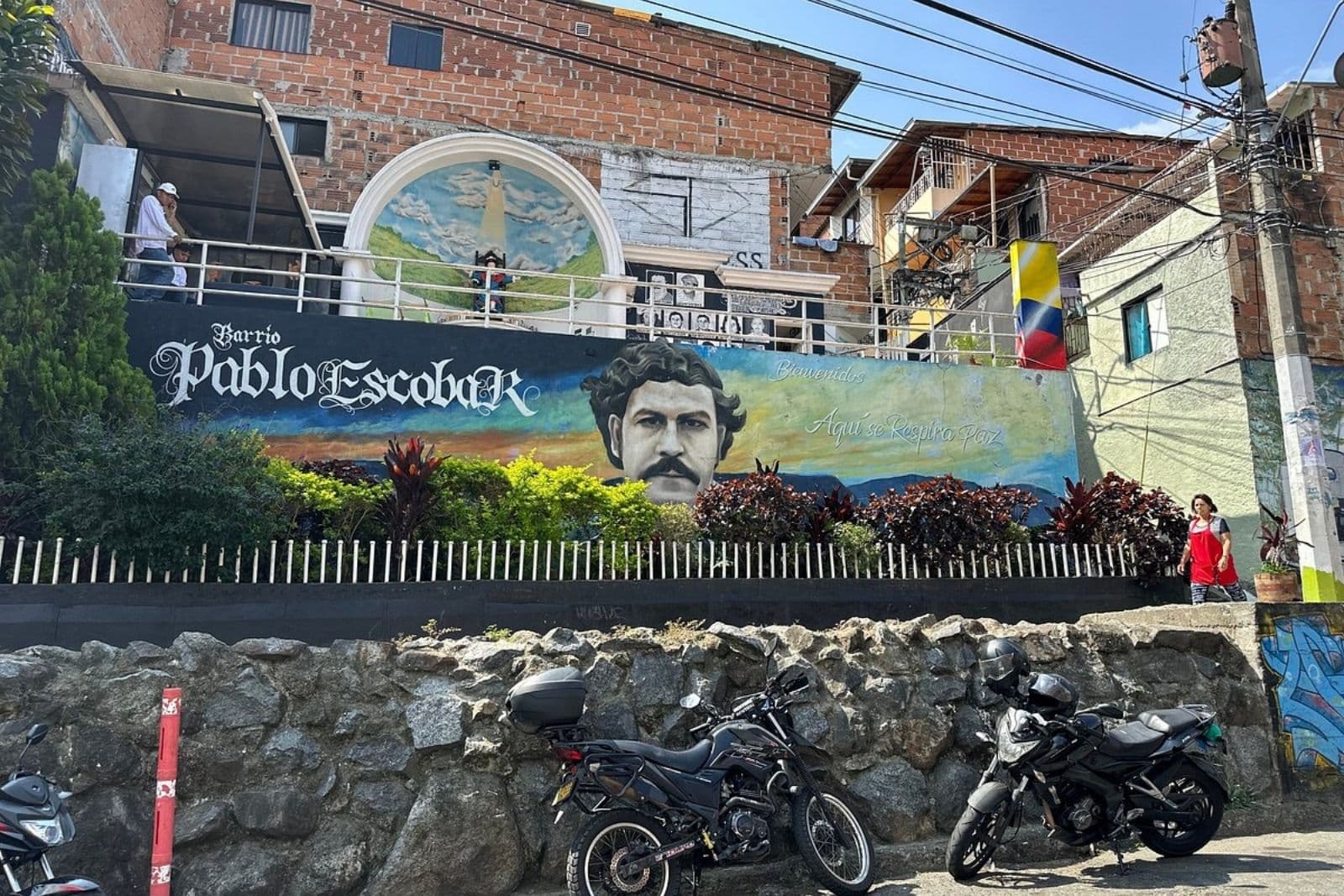 Medellín in 1 Day · City Tour + Pablo Escobar + Comuna 13 (Private) — miniatura 2