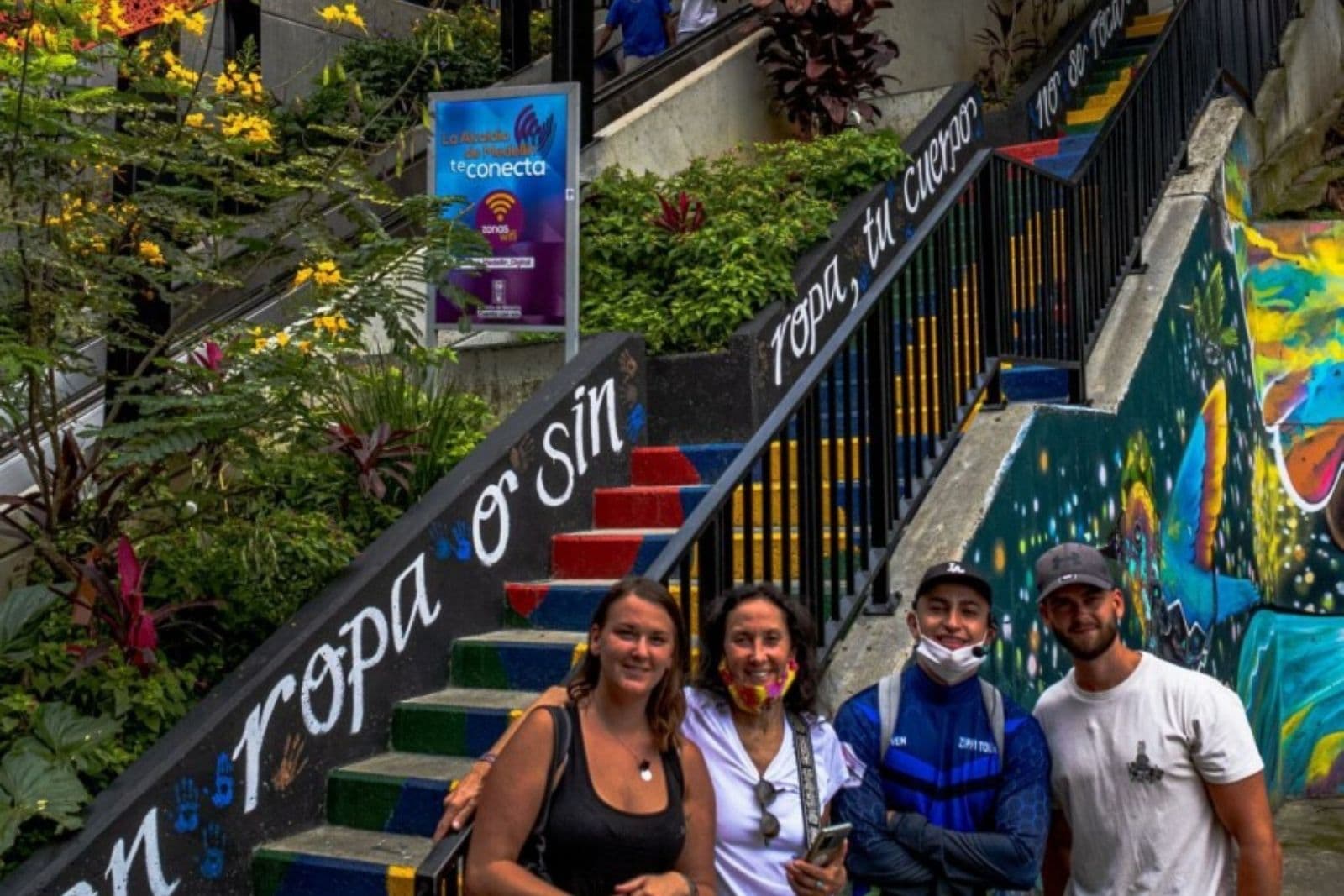 Medellín in 1 Day · City Tour + Pablo Escobar + Comuna 13 (Private) — miniatura 4