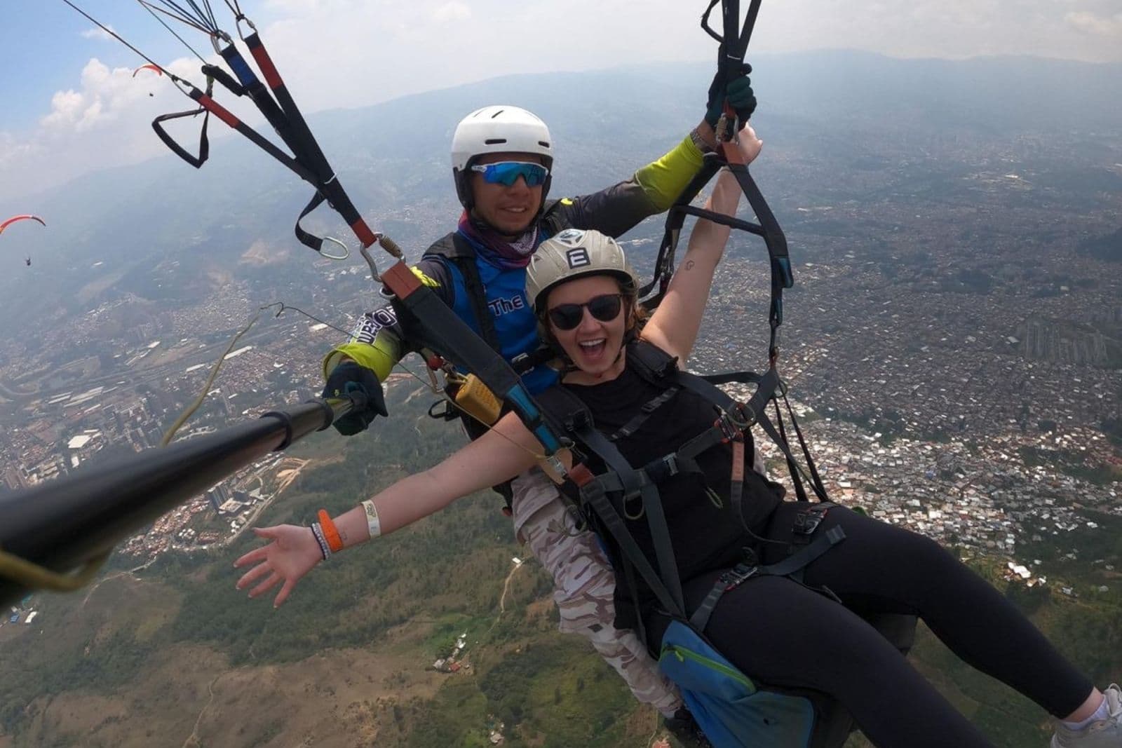 Vuelo en parapente sobre el valle de Aburrá, Medellín